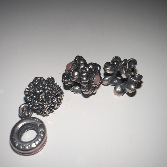 Pandora Silver and Pink Floral Ring Set - Picture 2 of 3
